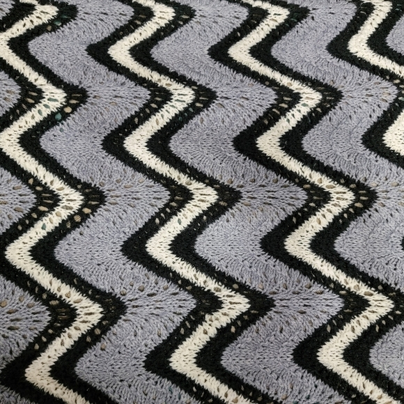 Vintage Hand Crocheted / Hand Knit Zig Zag Pattern Afghan 38'x44' - Picture 3 of 5